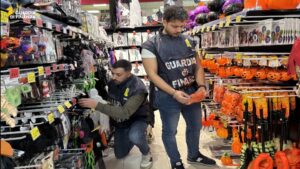 Halloween sequestrati oltre 17mila articoli non sicuri nella Bassa Bergamasca sei segnalazioni alla Camera di Commercio Halloween sequestrati oltre 17mila articoli non sicuri nella Bassa Bergamasca sei segnalazioni alla Camera di Commercio