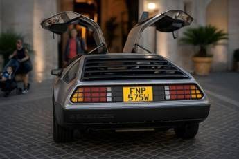 Hard Rock Cafe Roma celebra i 40 anni di Ritorno al futuro arriva la DeLorean