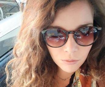 Inviata Fuori dal coro aggredita a Treviso durante servizio su baby gang Inviata Fuori dal coro aggredita a Treviso durante servizio su baby gang