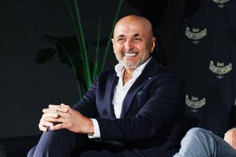 Juve Spalletti arriva a Torino la prima giornata in bianconero del nuovo tecnico Juve Spalletti arriva a Torino la prima giornata in bianconero del nuovo tecnico