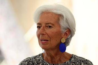 Lagarde a sorpresa visita il mercato di Firenze Prezzi del cibo ancora troppo alti Lagarde a sorpresa visita il mercato di Firenze Prezzi del cibo ancora troppo alti