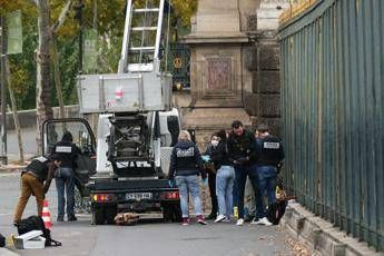 Louvre riapre ai visitatori. Darmanin Furto da immagine pessima della Francia Louvre riapre ai visitatori. Darmanin: “Furto dà immagine pessima della Francia”