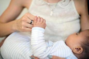 Manovra la bozza bonus mamme aumenta a 60 euro al mese Manovra, la bozza: bonus mamme aumenta a 60 euro al mese