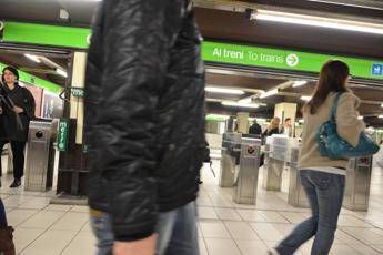 Milano black out su linea metro 2 convogli bloccati in galleria