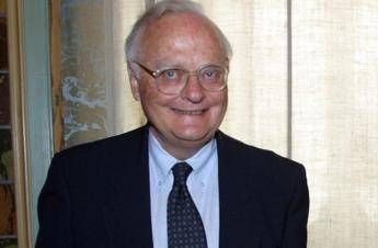 Morto lex ministro Franco Reviglio padre dello scontrino fiscale aveva 90 anni Morto lex ministro Franco Reviglio padre dello scontrino fiscale aveva 90 anni
