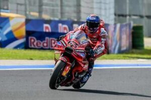 MotoGp Bagnaia in pole nel Gp Francia davanti a Marquez e Bezzecchi. La griglia di partenza