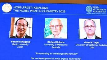 Nobel per la chimica a Kitagawa Robson e Yaghi hanno raccolto lacqua dallaria del deserto