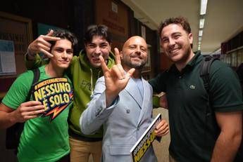 NonCiFermaNessuno il tour di Luca Abete tra disagi e fragilita giovanili fa tappa alla Sapienza NonCiFermaNessuno il tour di Luca Abete tra disagi e fragilita giovanili fa tappa alla Sapienza