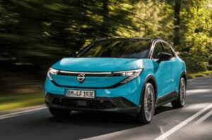 Nuova Nissan LEAF lelettrico che cambia le regole del viaggio Nuova Nissan LEAF lelettrico che cambia le regole del viaggio