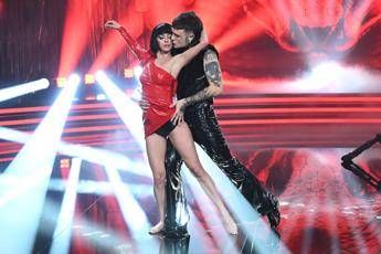 Nuovo amore a Ballando con le stelle Il feeling tra Rosa Chemical ed Erica Martinelli oltre la pista