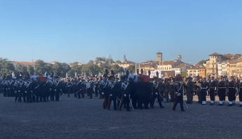 Padova Meloni e Mattarella ai funerali di Stato dei tre carabinieri morti a Castel DAzzano Padova Meloni e Mattarella ai funerali di Stato dei tre carabinieri morti a Castel DAzzano