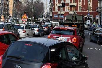 Patente a 17 anni arriva il via libera del Parlamento europeo Patente a 17 anni arriva il via libera del Parlamento europeo