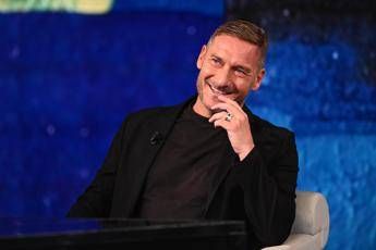 Roma Totti sfotte dopo i rigori sbagliati E uno scherzo Non e mai successo