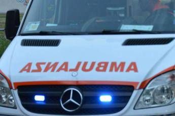 Roma scende per aiutare automobilista e viene travolto morto 35enne