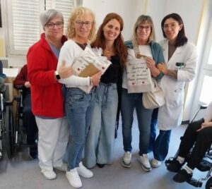 Sarezzo festa e commozione alla RSA Madre Teresa di Calcutta per il pensionamento di Mariarosa e Silvana