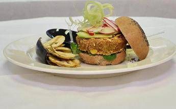 Stop del Parlamento europeo a uso di termini come salsiccia di tofu o hamburger vegetale