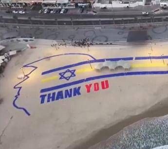 Trump arriva in Israele un enorme grazie sulla spiaggia il messaggio speciale