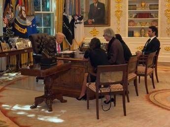 Trump e Bocelli lincontro alla Casa Bianca Trump e Bocelli lincontro alla Casa Bianca