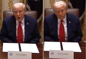 Trump e lo spavento alla Casa Bianca cameraman urta specchio antico Stai attento Trump e lo spavento alla Casa Bianca cameraman urta specchio antico Stai attento