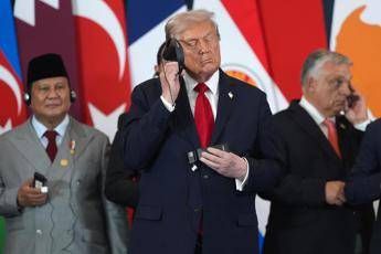 Trump tutte le perle la grazia a Netanyahu Meloni bellissima Macron stritolato e Starmer gelato