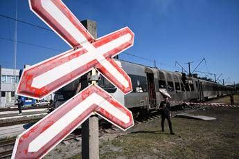 Ucraina Zelensky Attacco con drone russo su una stazione almeno 30 feriti