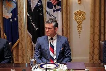 Zelensky da Trump la cravatta sospetta di Hegseth fa discutere Zelensky da Trump la cravatta sospetta di Hegseth fa discutere