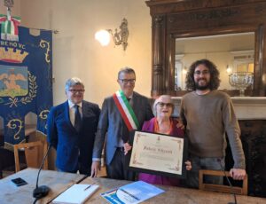 consegna cittadinanza Glisenti con Vielmi sindaco e Domenighini