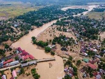 Alluvioni Indonesia e Sri Lanka oltre 320 morti per inondazioni e frane