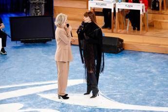 Amici oggi domenica 9 novembre ospiti Vanoni e Annalisa