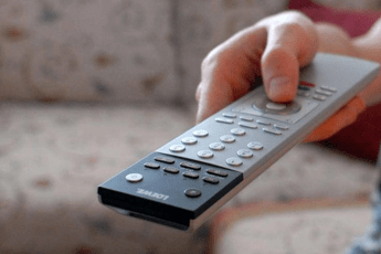 Ascolti tv Makari 4 su Rai1 vince prime time di domenica