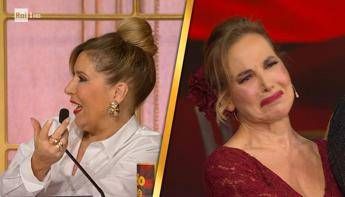 Ballando il samba di DUrso non convince. Lucarelli E un mappazzone Ballando il samba di DUrso non convince. Lucarelli E un mappazzone