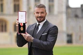 Beckham e Sir re Carlo lo nomina Cavaliere per i servigi resi allo sport e alla beneficenza