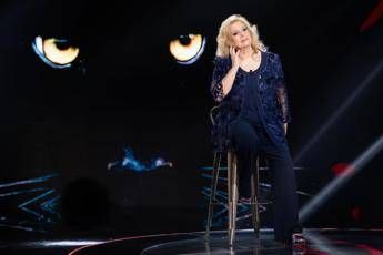 Belve Iva Zanicchi ospite seconda puntata tra Mina e i guai col fisco Belve Iva Zanicchi ospite seconda puntata tra Mina e i guai col fisco