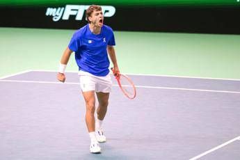 Cobolli e lemozionante dedica a Bove dopo la vittoria in Coppa Davis Il video