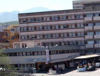 Corno di una capra gli perfora occhio e cranio uomo salvato a Messina Corno di una capra gli perfora occhio e cranio uomo salvato a Messina