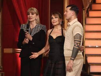 DUrso show a Ballando in lacrime per la madre poi attacca Dette cose non vere