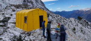 Il Bivacco Valerio Festa torna a splendere il CAI di Edolo conclude i lavori di restyling in Val Galinera Il Bivacco Valerio Festa torna a splendere il CAI di Edolo conclude i lavori di restyling in Val Galinera