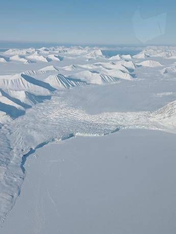 La fusione dei ghiacciai nellArtico svela la presenza di contaminanti