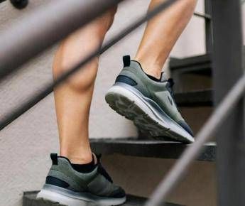 Le scale diventano una palestra ecco i 7 esercizi per tutti