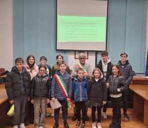 Lodrino presentato il nuovo Consiglio Comunale dei Ragazzi Daniel Bernardelli e il sindaco eletto