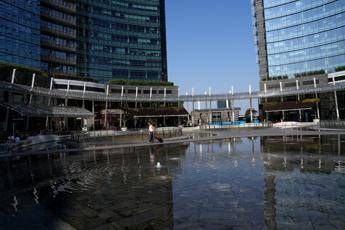 Milano donna accoltellata in piazza Gae Aulenti