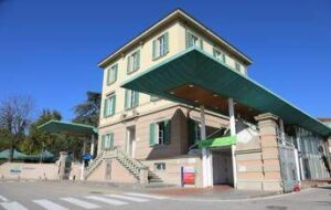 Nasce con onfalocele gigante neonata salvata dopo 5 interventi