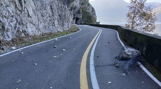 Pisogne caduta massi sulla ciclopedonale Vello–Toline percorso chiuso per motivi di sicurezza Pisogne, caduta massi sulla ciclopedonale Vello–Toline percorso chiuso per motivi di sicurezza