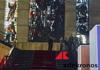 Roma assessore sardo cade da scale del Ministero delle Imprese in frantumi parte vetrata di Sironi Roma assessore sardo cade da scale del Ministero delle Imprese in frantumi parte vetrata di Sironi