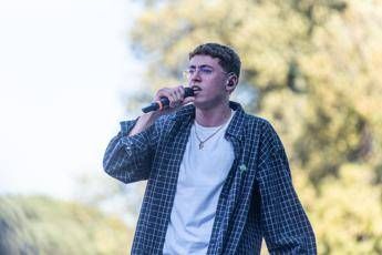 Sanremo 2026 Tredici Pietro tra i big chi e il rapper che odia i raccomandati Sanremo 2026 Tredici Pietro tra i big chi e il rapper che odia i raccomandati