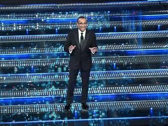 Sanremo 2026 oggi al Tg1 Carlo Conti annuncia i big orario toto nomi e regolamento Sanremo 2026 oggi al Tg1 Carlo Conti annuncia i big orario toto nomi e regolamento