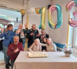 Sarezzo festa alla RSA Madre Teresa di Calcutta Giuseppina compie 103 anni