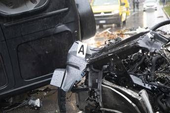 Scontro mortale suv auto a Milano due indagati per omicidio stradale Scontro mortale suv auto a Milano due indagati per omicidio stradale