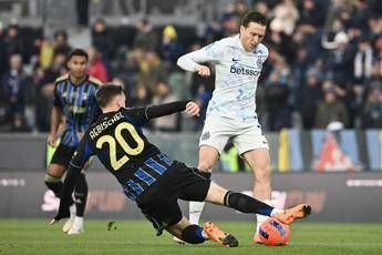 Tocco di mano sospetto e contatto su Zielinski rigori fantasma in Pisa Inter Tocco di mano sospetto e contatto su Zielinski rigori fantasma in Pisa Inter