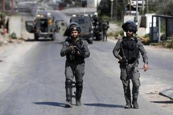 Tre attivisti italiani feriti da coloni in Cisgiordania. Netanyahu chiede la grazia a Herzog Tre attivisti italiani feriti da coloni in Cisgiordania. Netanyahu chiede la grazia a Herzog